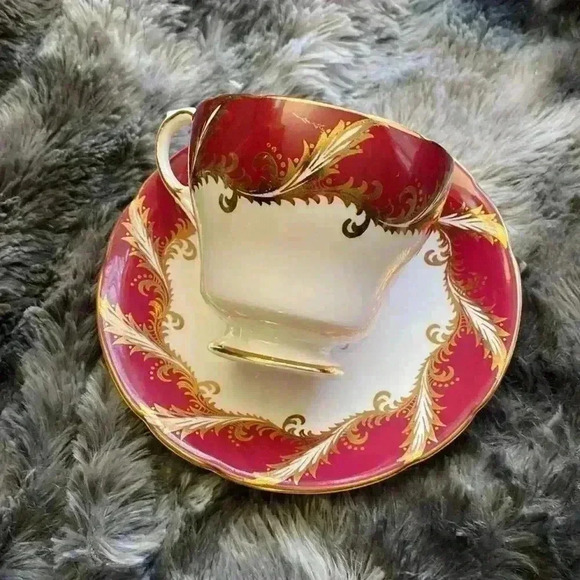 Red Paragon Tea  Cup And Saucer, Maroon red with flowers - Picture 4 of 12